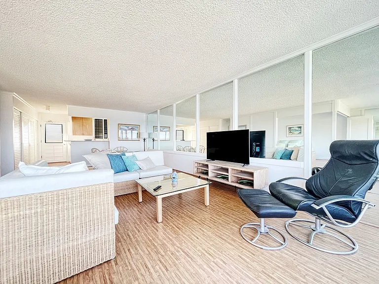 2895 Kalakaua Ave #1809 — Photo 2