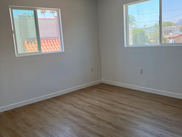 963 N Serrano Ave #1/2 — Photo 20