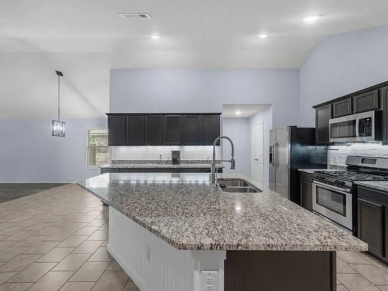 9415 Paloma Creek Dr — Photo 3