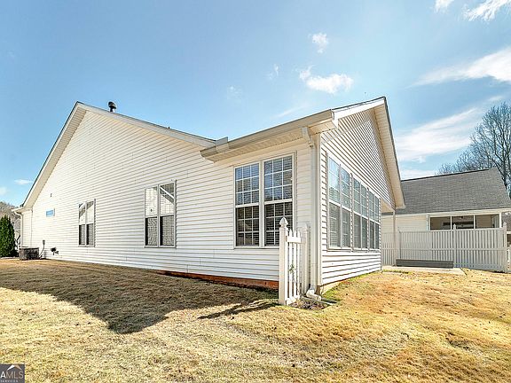5th image of 310 Singing Brook Ln