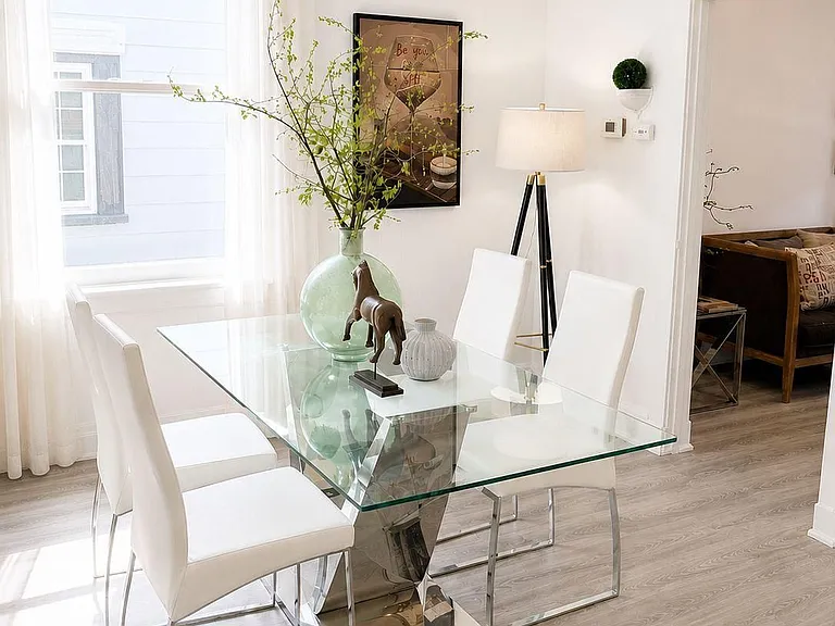 43 King Edward Ave — Photo 17
