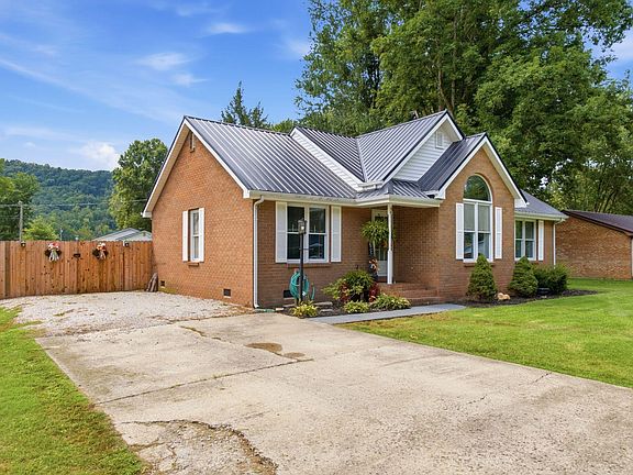 4th image of 46 Airwood Dr