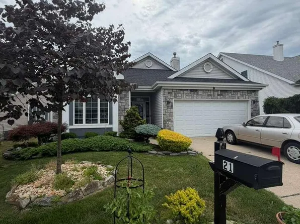 21 Westminster Dr, Monroe Township, NJ 08831