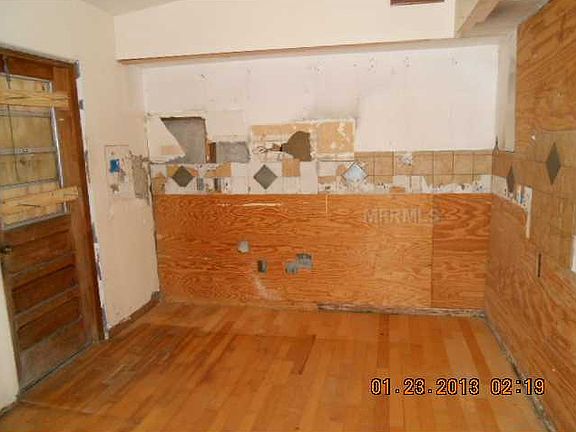 4th image of 3528 Tarpon Dr