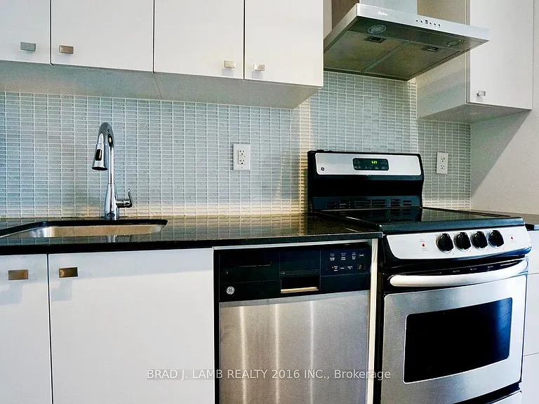51 E Liberty St #2211 — Photo 4