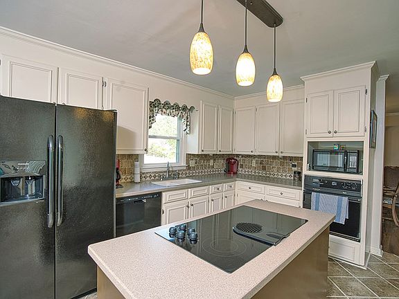5th image of 120 Kensington Dr