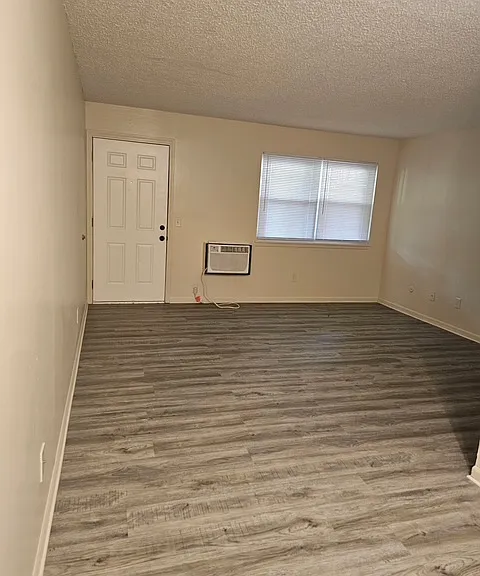 1023 W Elm Ter #B — Photo 3