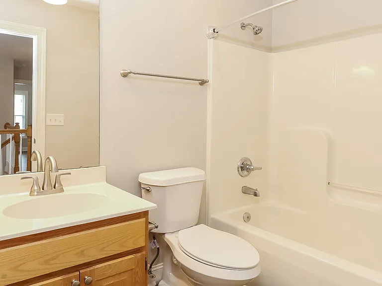 1052 Enderbury Dr — Photo 15