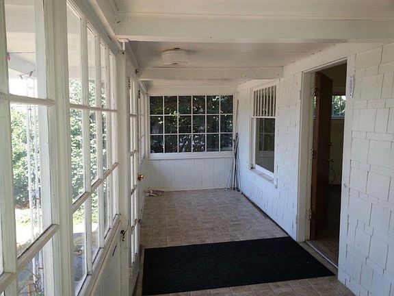 2nd image of 5310 Roosevelt Way NE #A