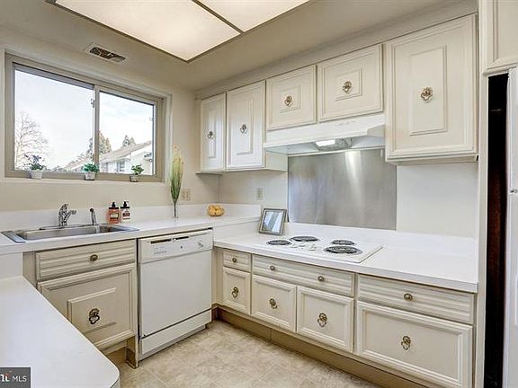 4th image of 3609 S Leisure World Blvd Unit 19-F