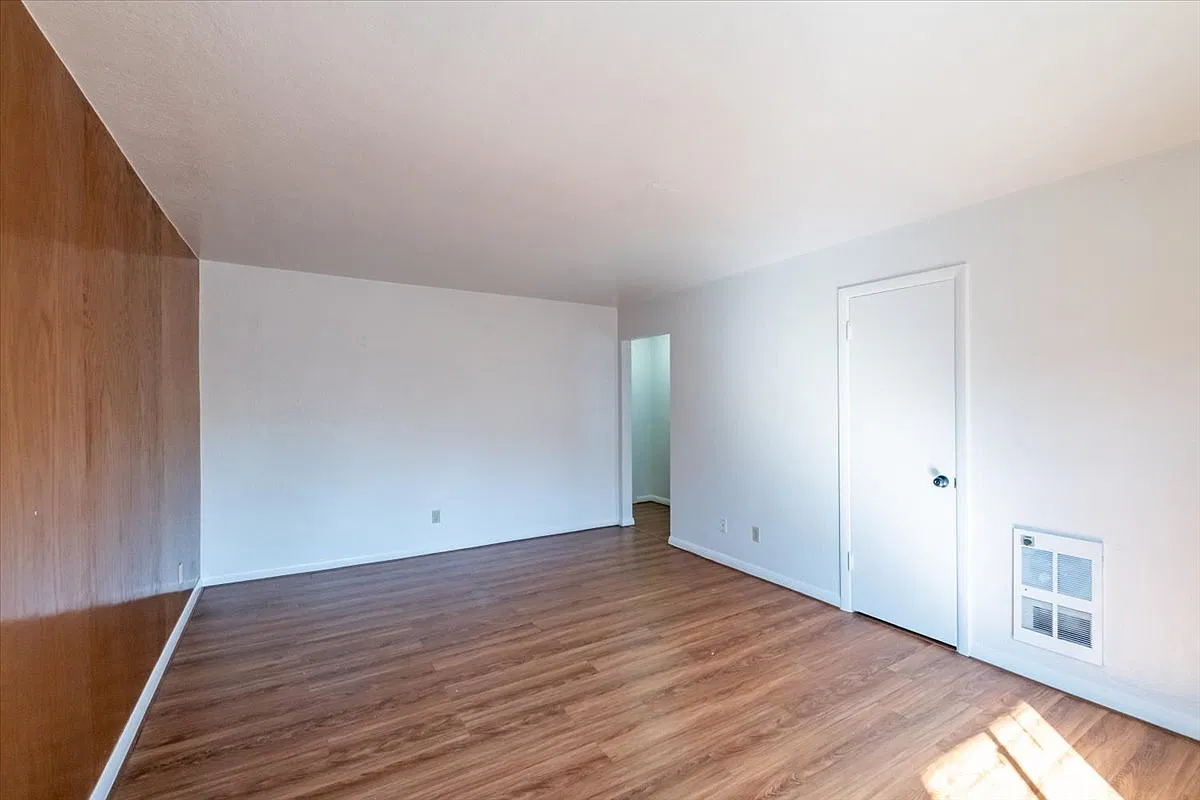 1744 Center St NE — Photo 4