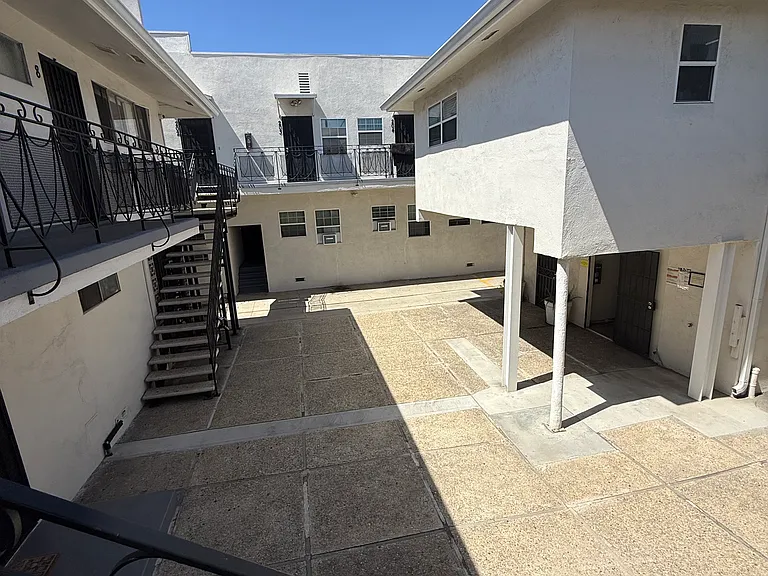 1032-1036 S Normandie Ave #9 — Photo 27