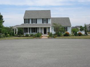 42 Evelin Cir, Middletown, RI 02842
