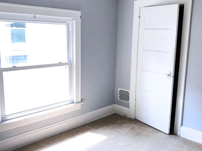 1446 Hamlet St — Photo 6