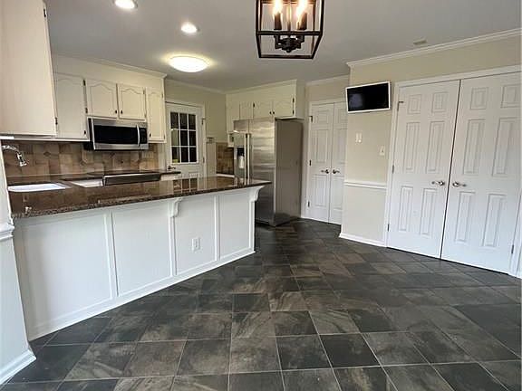 5th image of 2808 Colony Woods Dr