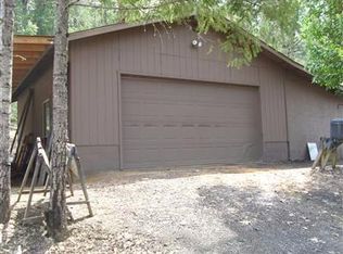 939 Greenview Dr, Cave Junction, OR 97523