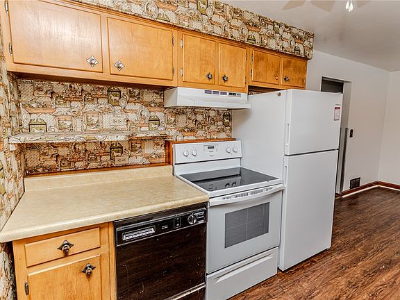 2nd image of 1155 University Dr