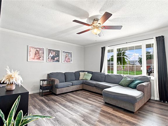 5th image of 1121 Collins Dr
