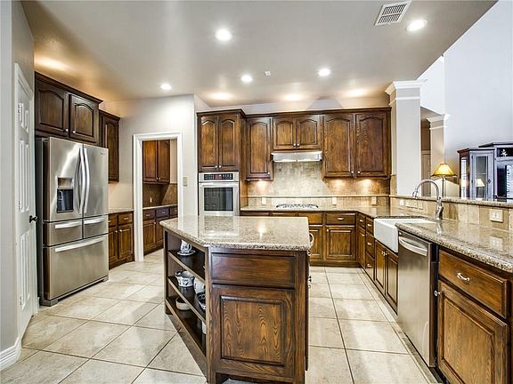 3rd image of 1405 Berwick Dr