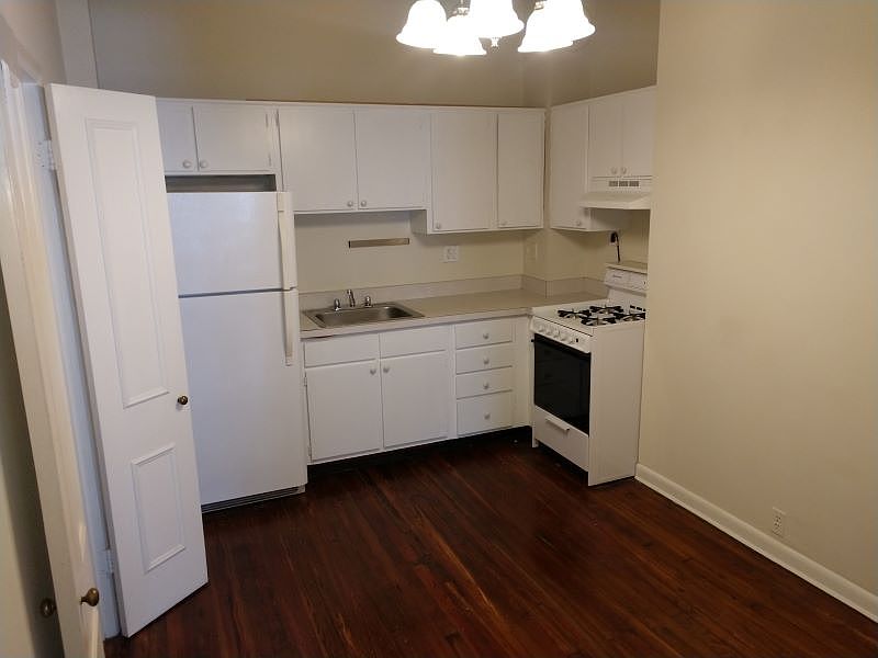 2nd image of 331 C St SE APT 1