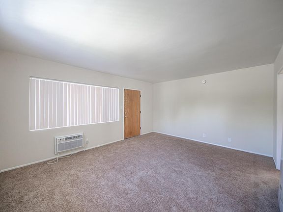 3rd image of 14215 Sylvan St APT 6