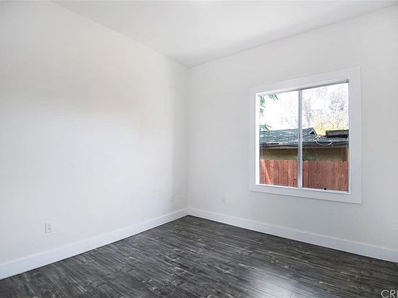 5th image of 292 W Washington Blvd