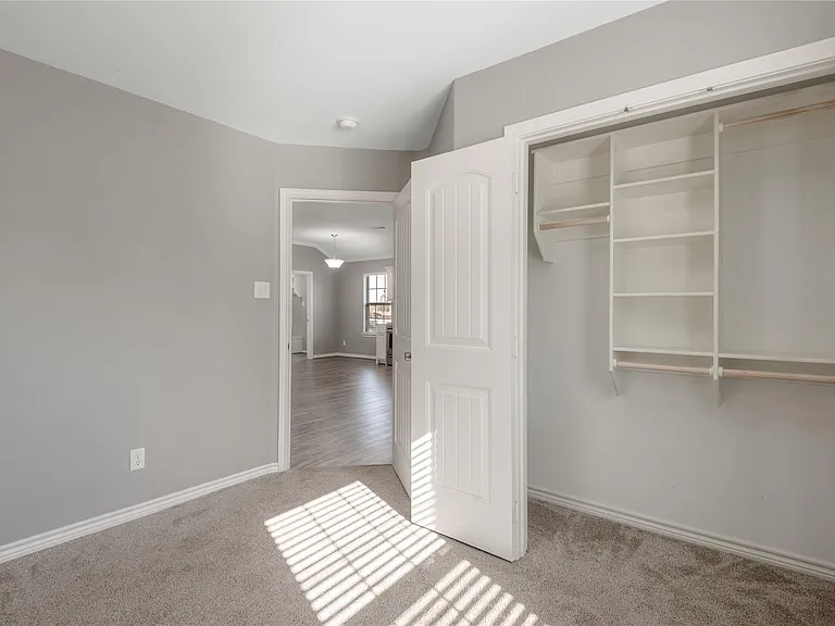 100 Shorewood Dr — Photo 18