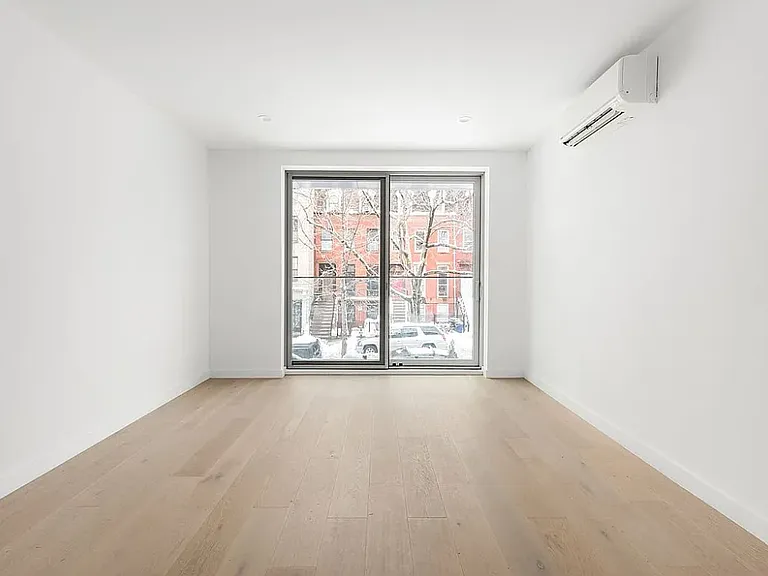 18 Van Buren St #2F — Photo 3