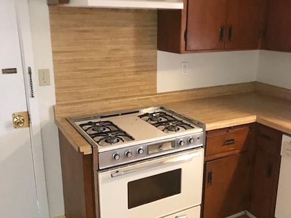 3rd image of 1523 Redwood Ave