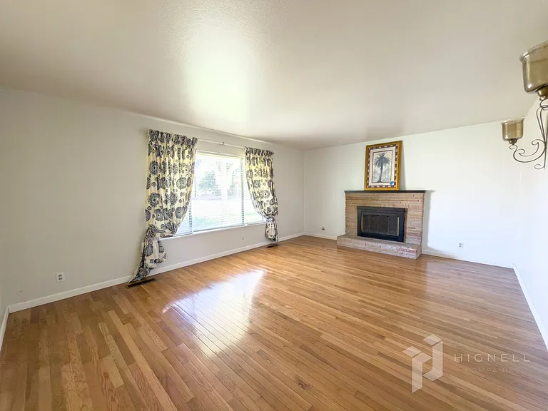 1094 Manzanita Ave — Photo 8