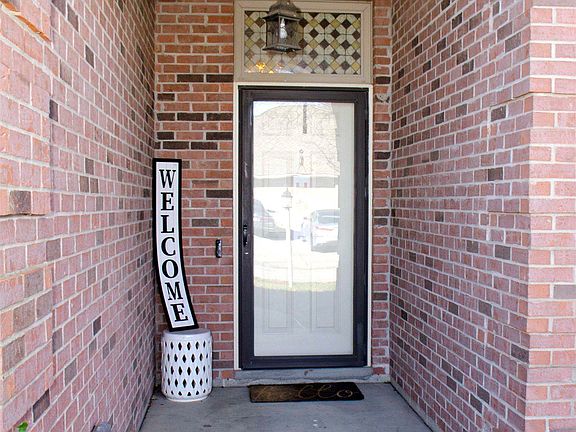 3rd image of 5835 Lincoln Pointe Blvd