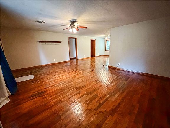 4th image of 501 S Brown St