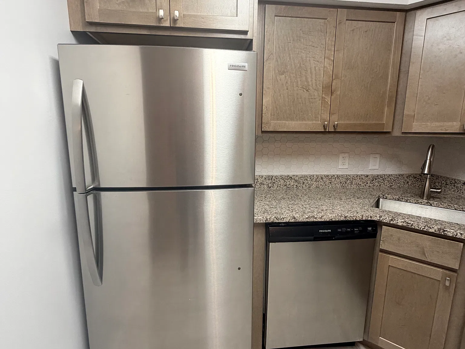 2 bed, 950 sqft, $2,250 — Photo 2