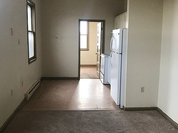 4th image of 31 E Washington St APT 44