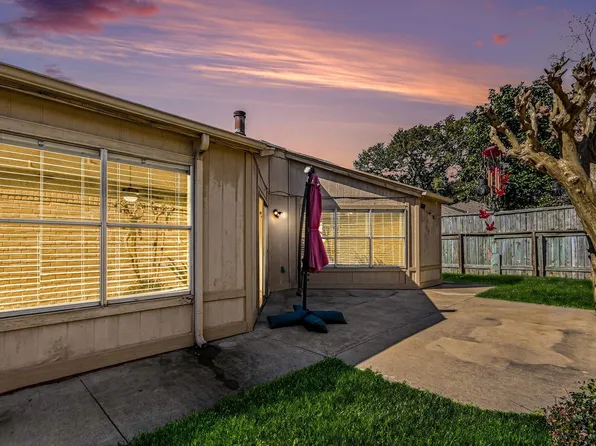 2450 Blackridge Rd, Houston, TX 77067