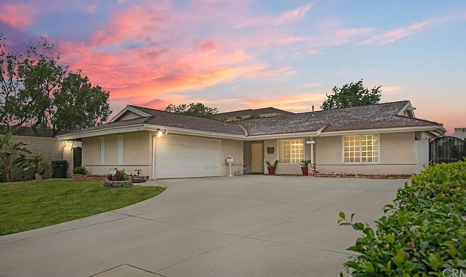 2nd image of 1105 Golden Rain St