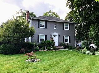 20 Roselyn Dr, Pittsfield, MA 01201