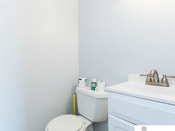 3rd image of 469 Salem St