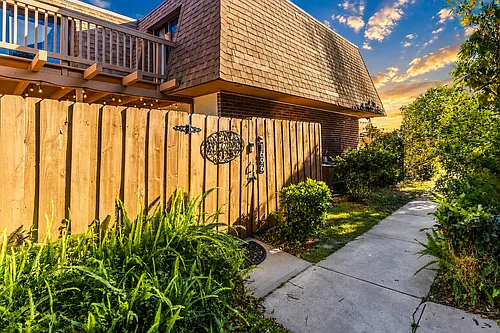 1696 S Park Ave Photo 1