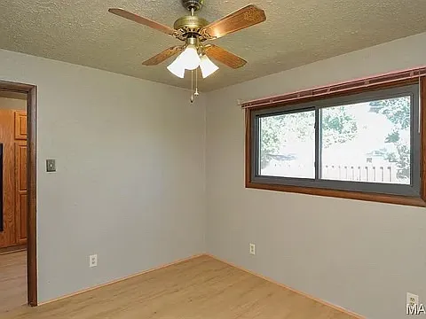 2949 Iowa St — Photo 13
