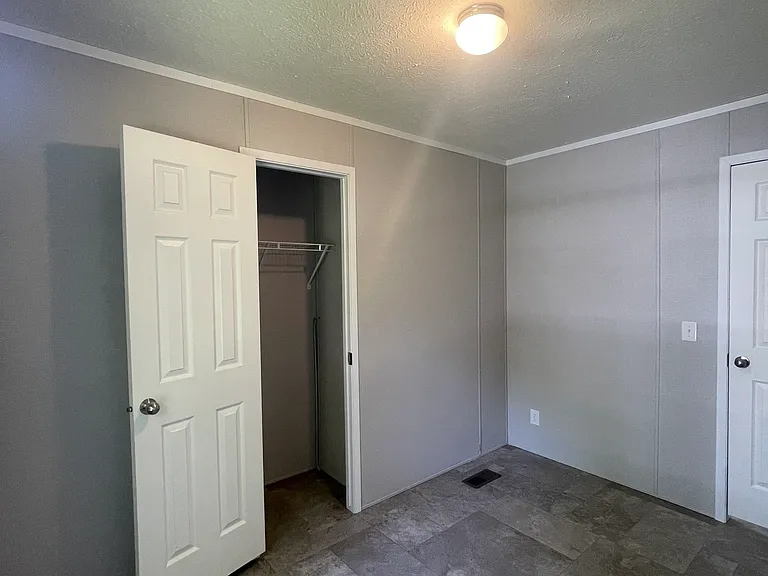 98 E Manor St — Photo 8