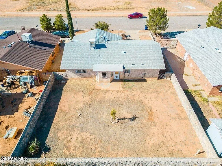 10708 Georgetown St — Photo 3