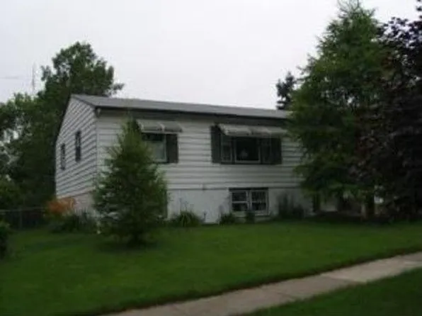 8920 Fairway Dr, Orland Park, IL 60462