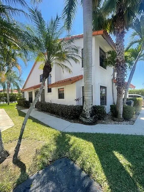 13501 Fountain View Blvd