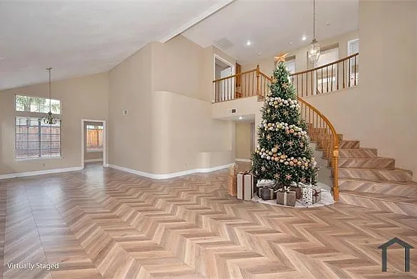 1585 Foxwood Dr — Photo 4