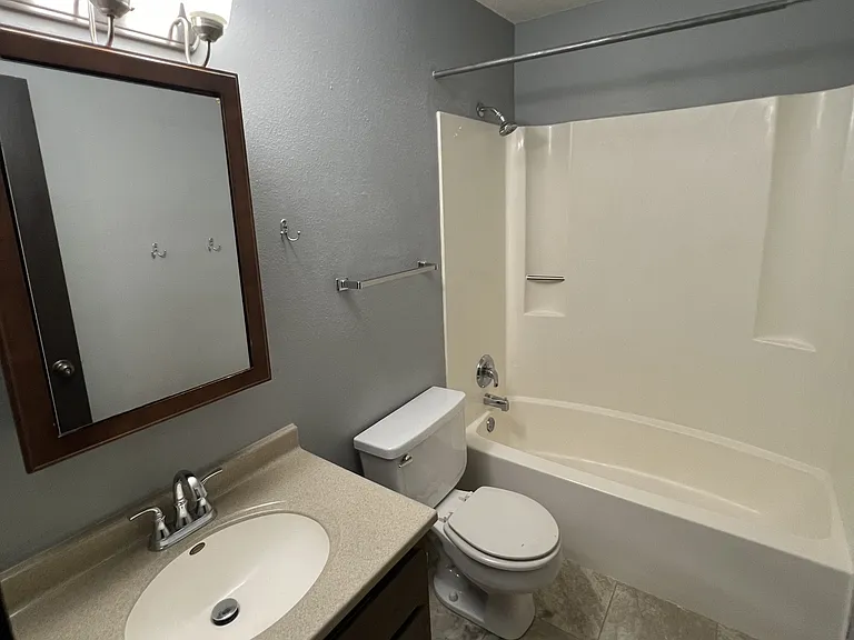 723 S Congress St — Photo 7