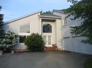 2421 Allen Blvd, Beachwood, OH