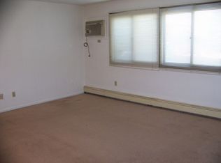 945 Oakcrest St #C20, Iowa City, IA 52246