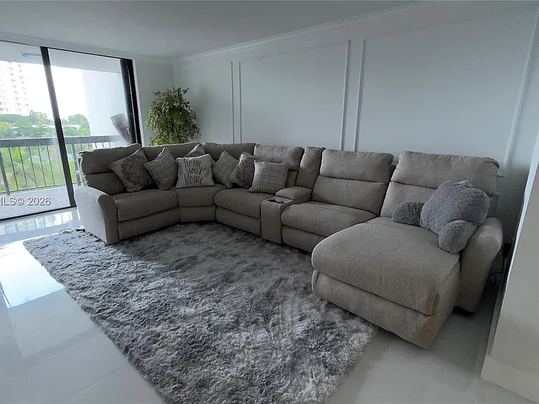 2333 Brickell Ave #614 — Photo 11
