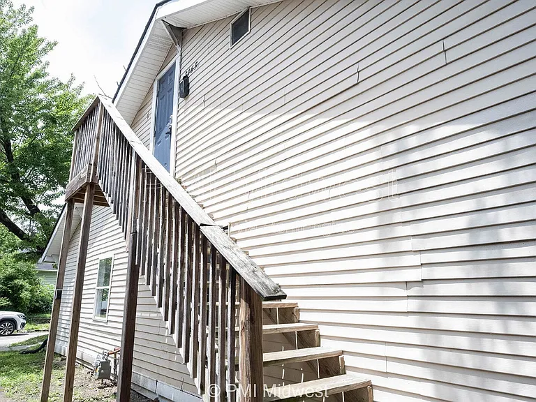 3165 Station St #B — Photo 2